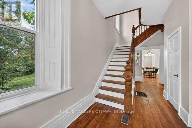 716 KING STREET W - 7