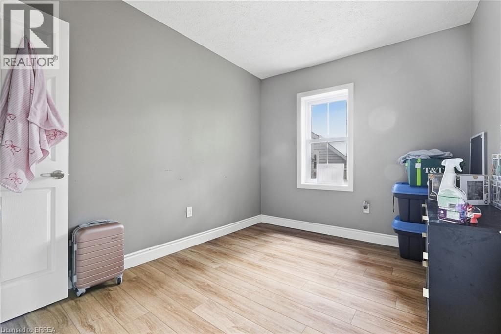107 CAYLEY Street - 32