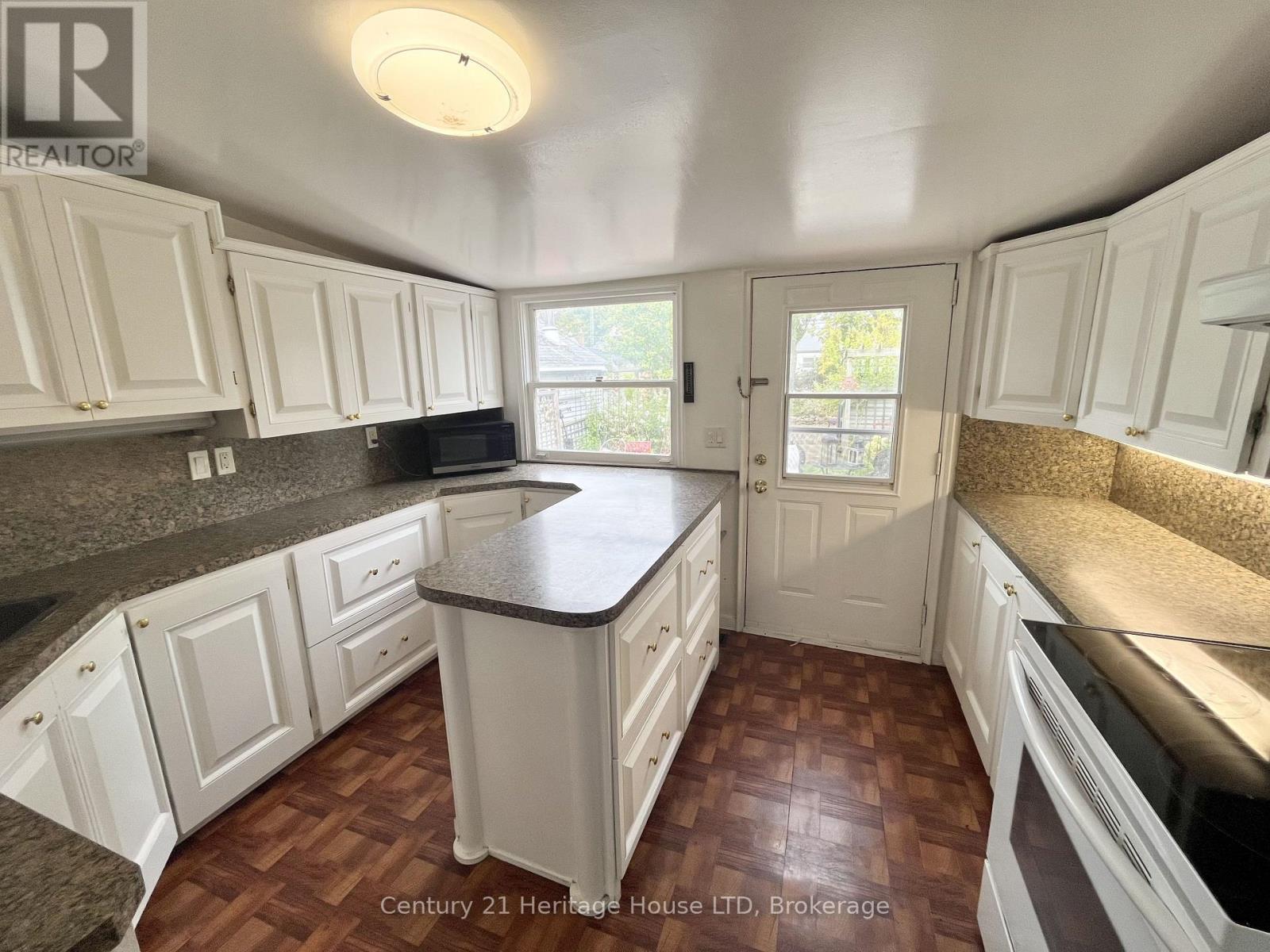 84 RYKERT STREET - 10