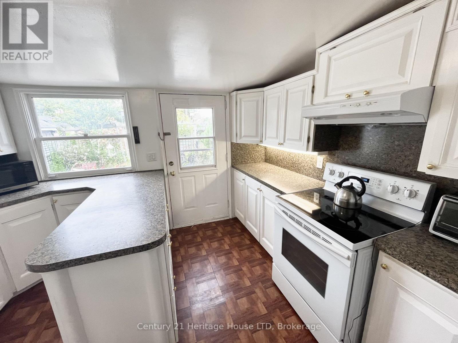 84 RYKERT STREET - 12