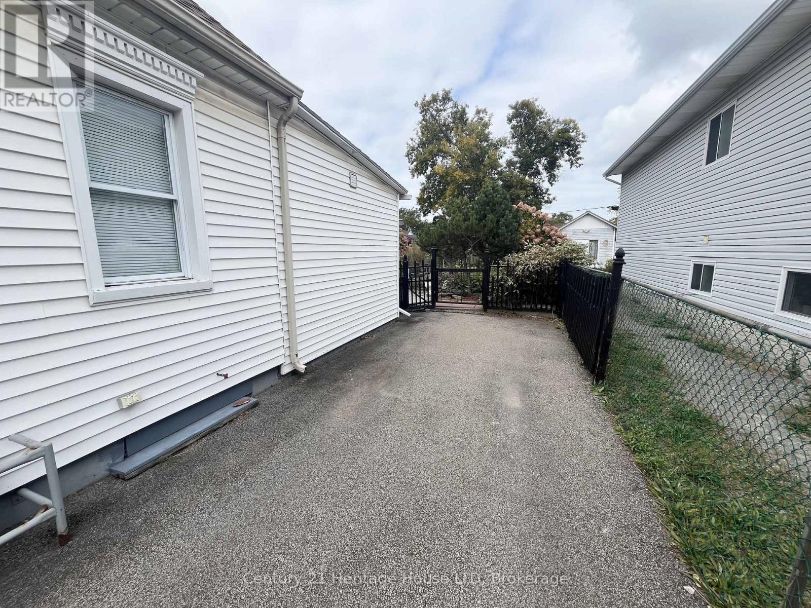 84 RYKERT STREET - Image 19