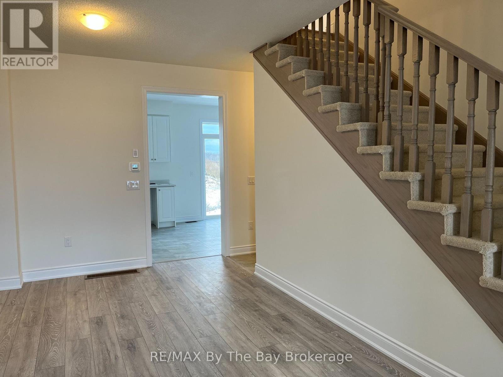 17 CARRIAGE Lane, Wasaga Beach photo 4