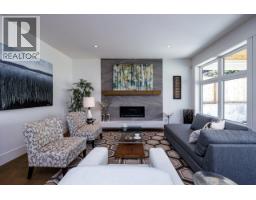 1028 Calverhall Street, North Vancouver, BC V7L1Y3 Photo 15