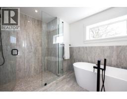 1028 Calverhall Street, North Vancouver, BC V7L1Y3 Photo 35