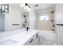 1028 Calverhall Street, North Vancouver, BC V7L1Y3 Photo 36