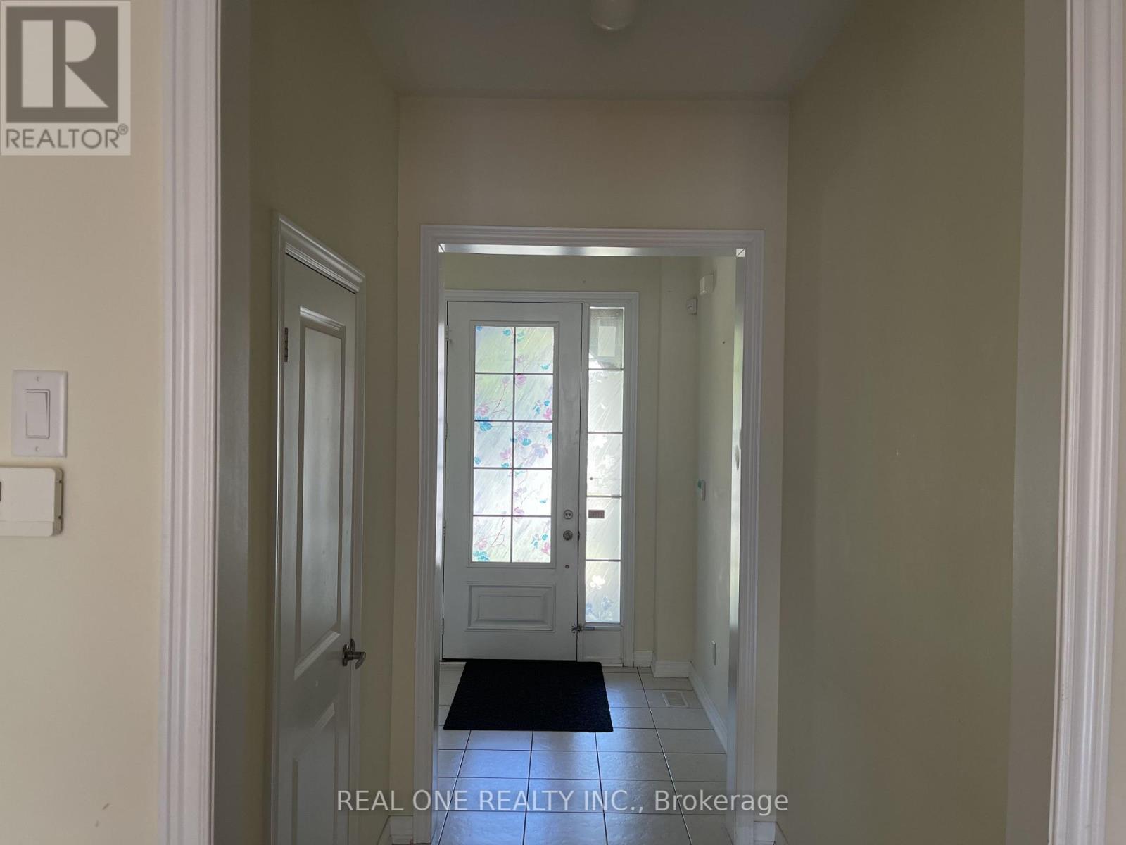 25 PAPER MILLS CRESCENT, Richmond Hill (Jefferson) — photo 2