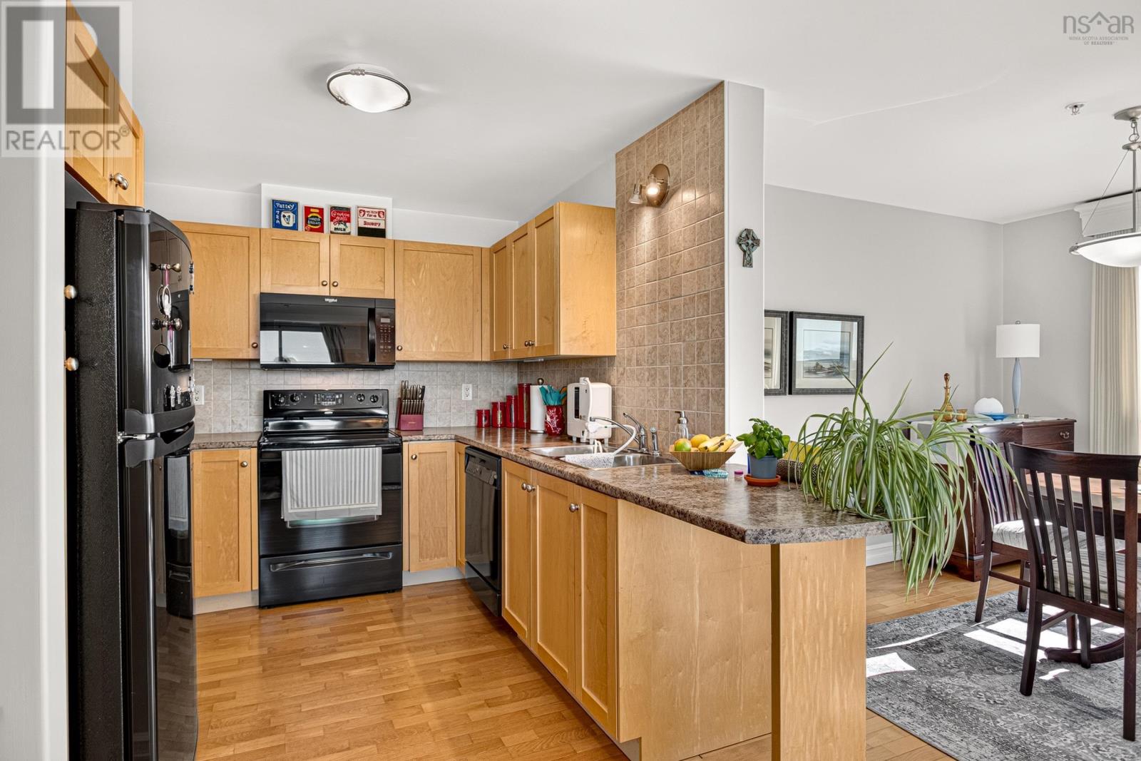 #712 2677 Gladstone Street - 18