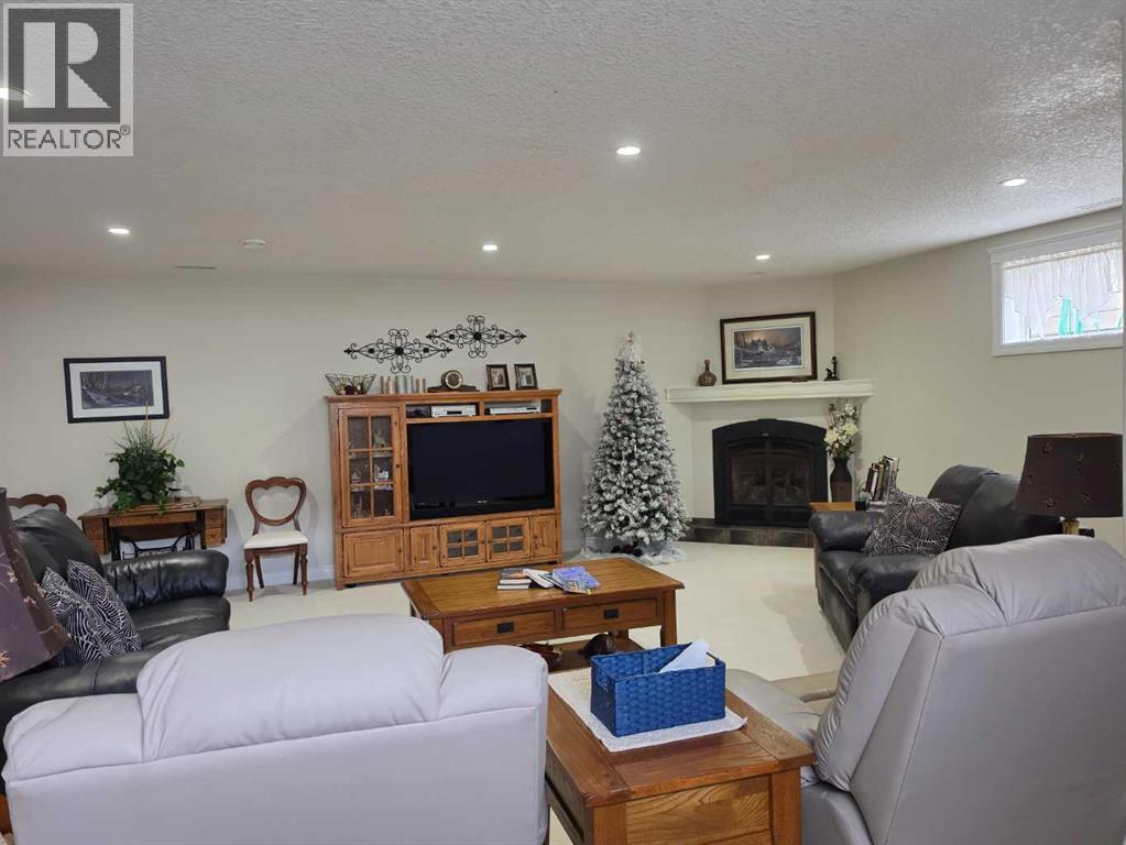 725 27 Street - 26