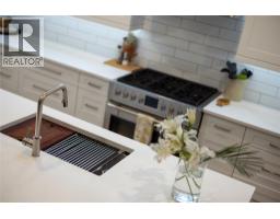 Full ensuite bathroom - 1411 Appleridge Road, Kelowna, BC V1W3A6 Photo 17
