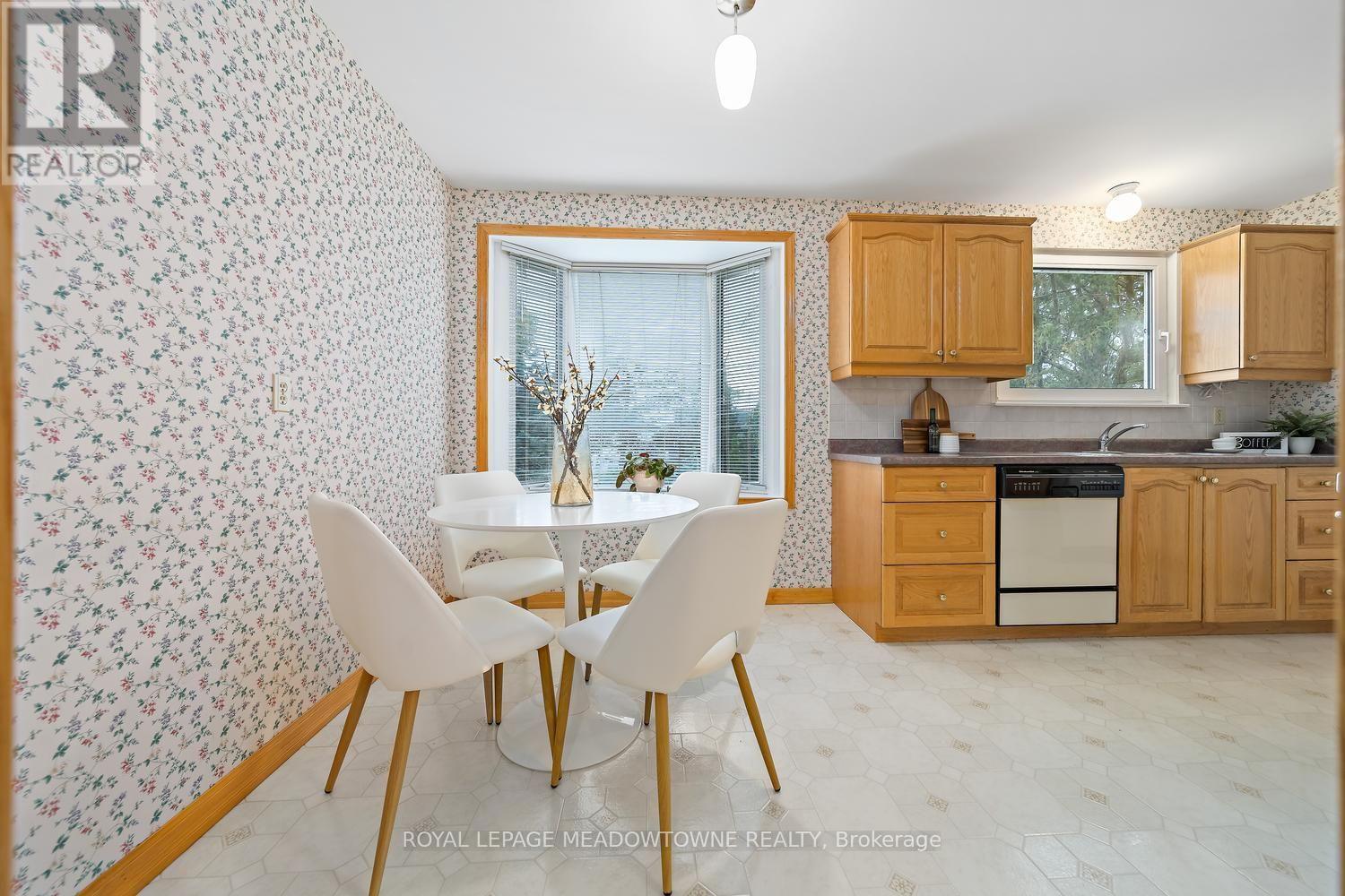 38 JASPER CRESCENT - 14