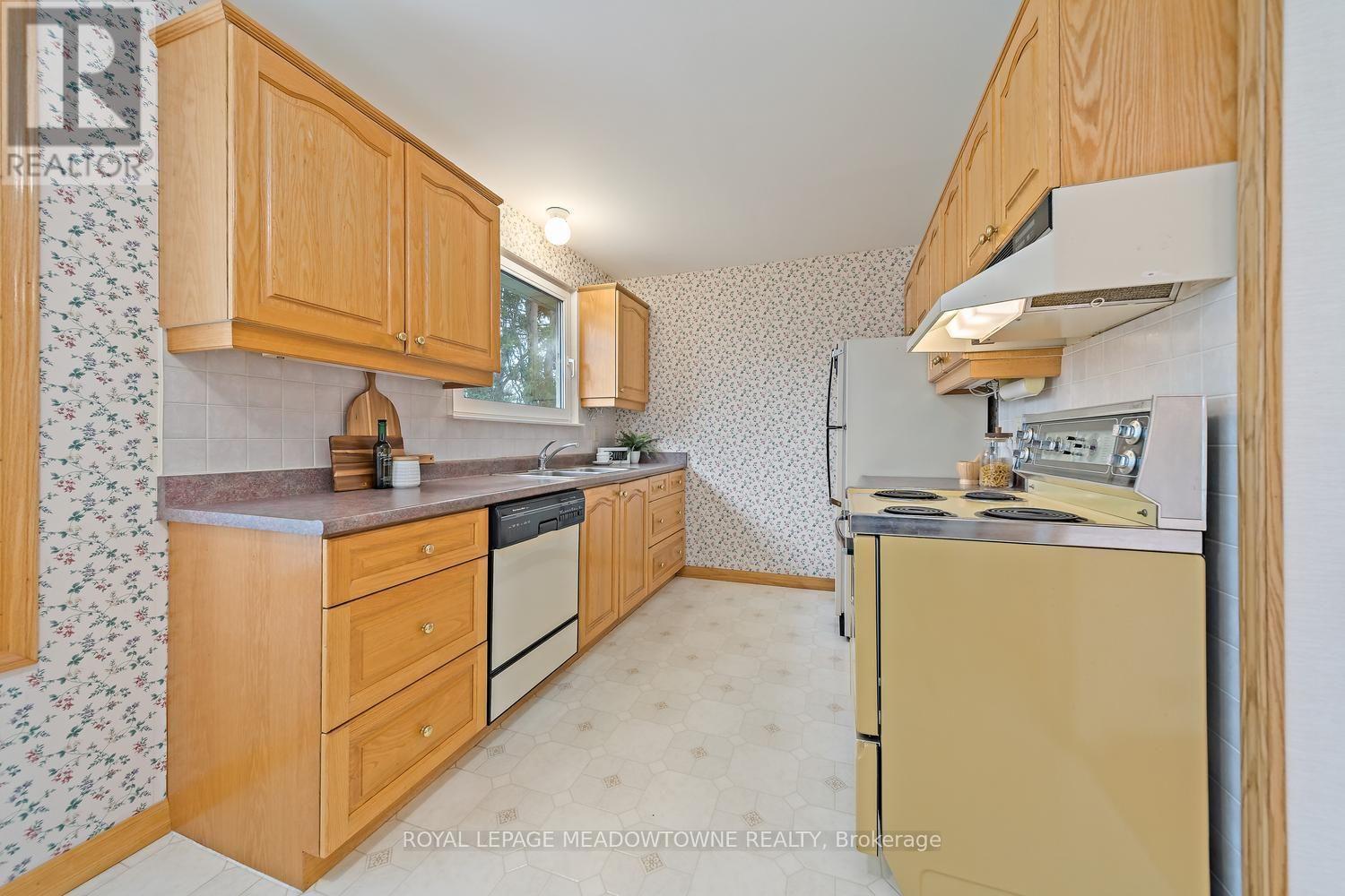 38 JASPER CRESCENT - 15