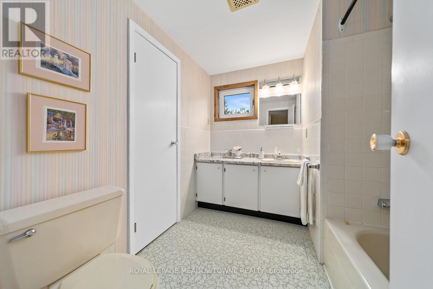 38 JASPER CRESCENT - 26