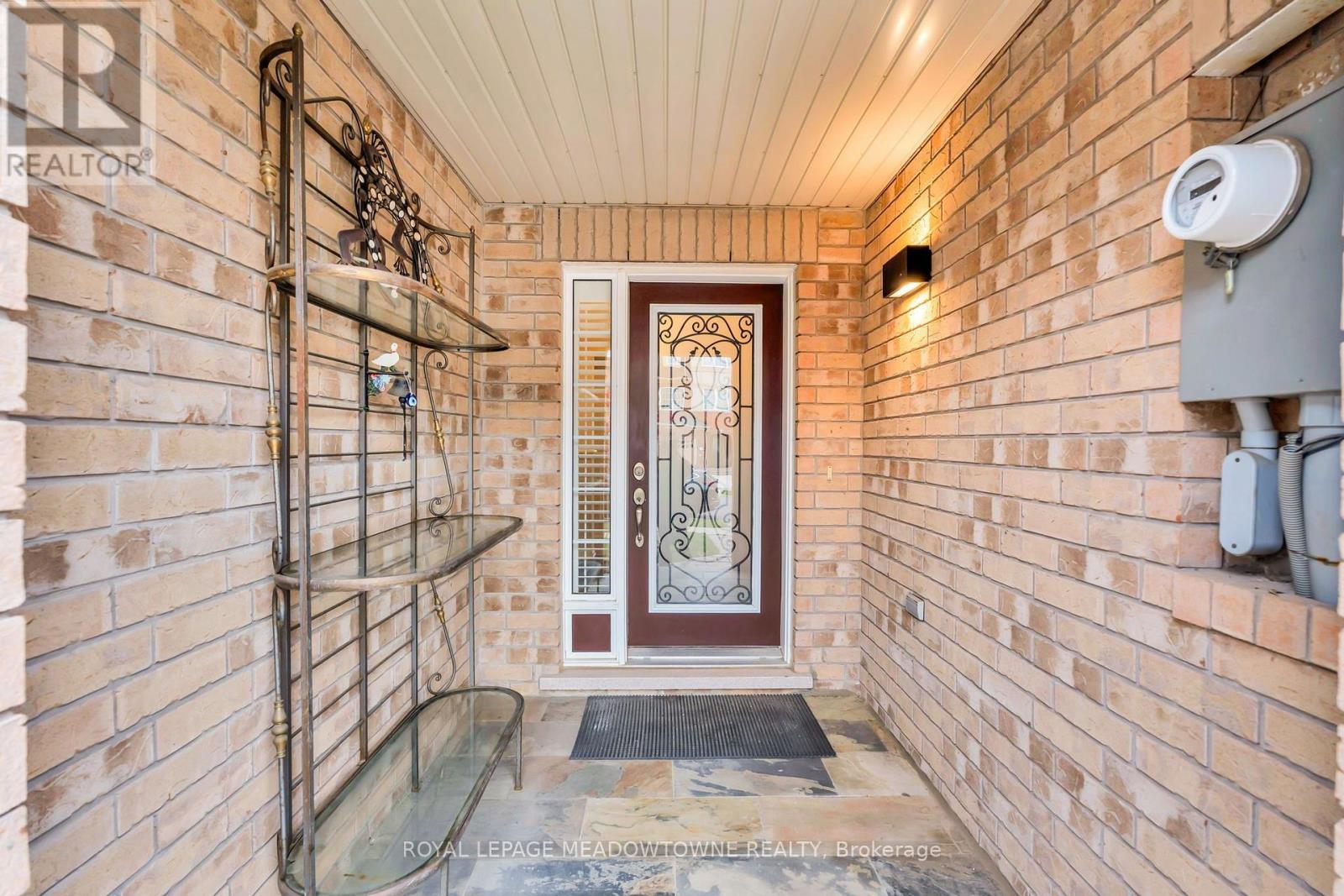 70 BETTERTON CRESCENT - 2
