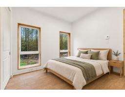 15 Ch. Mcgarry, La Peche, QC J0X3G0 Photo 14