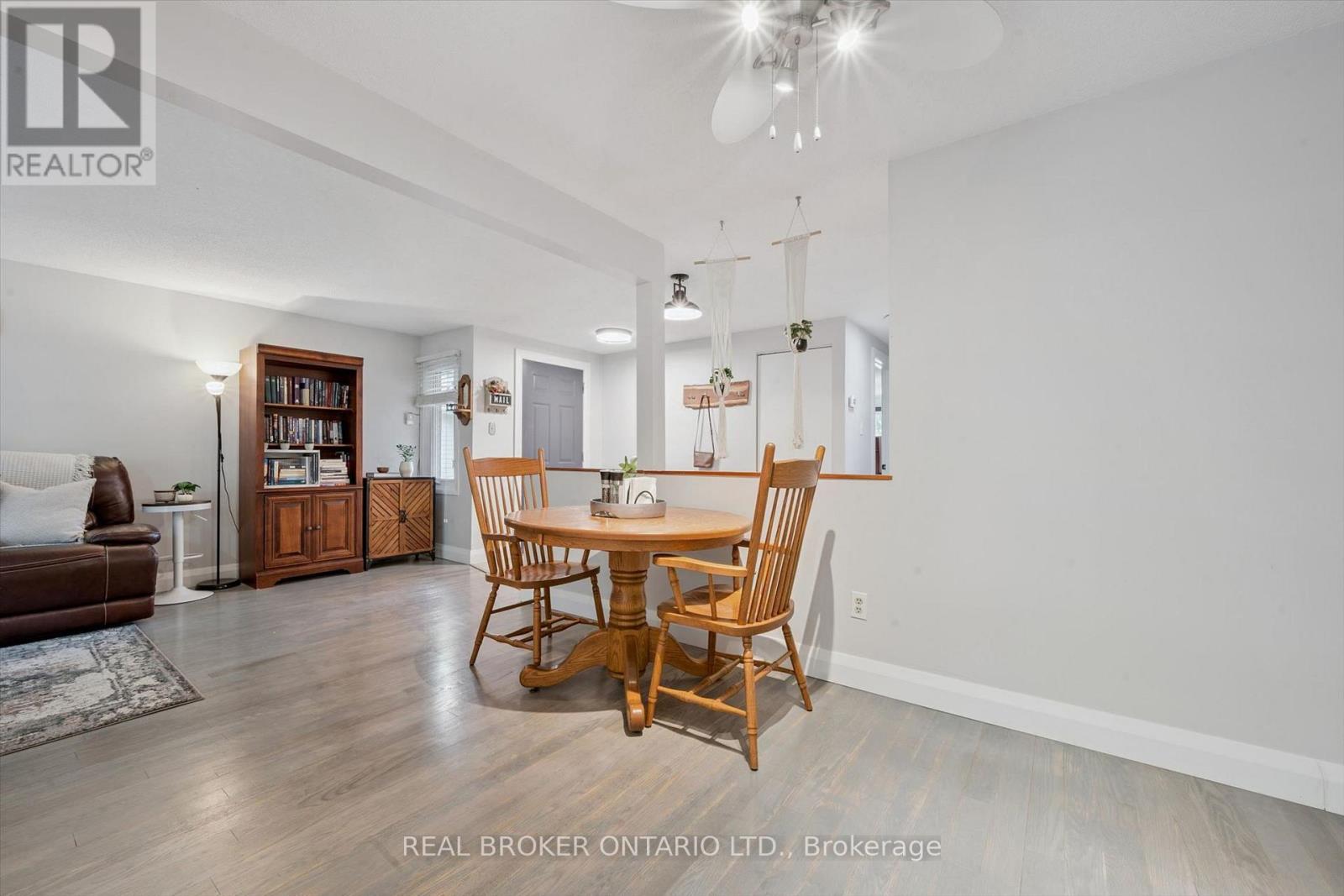 339 STRATHALLAN STREET - 10