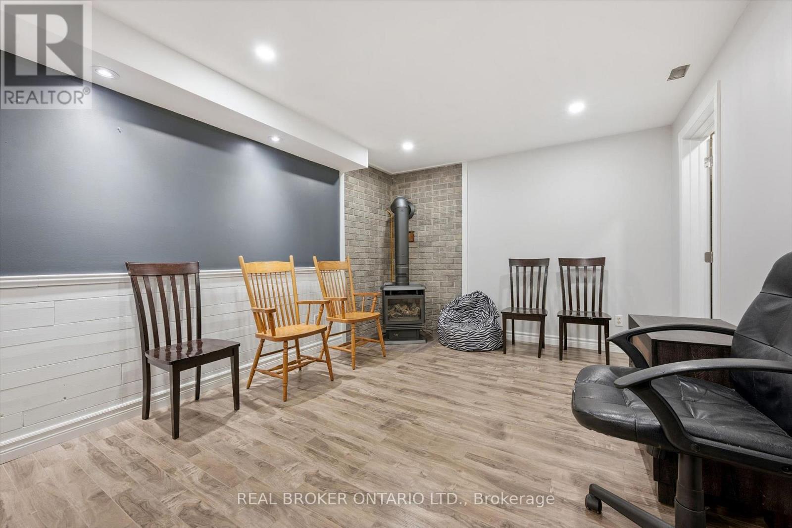 339 STRATHALLAN STREET - 19