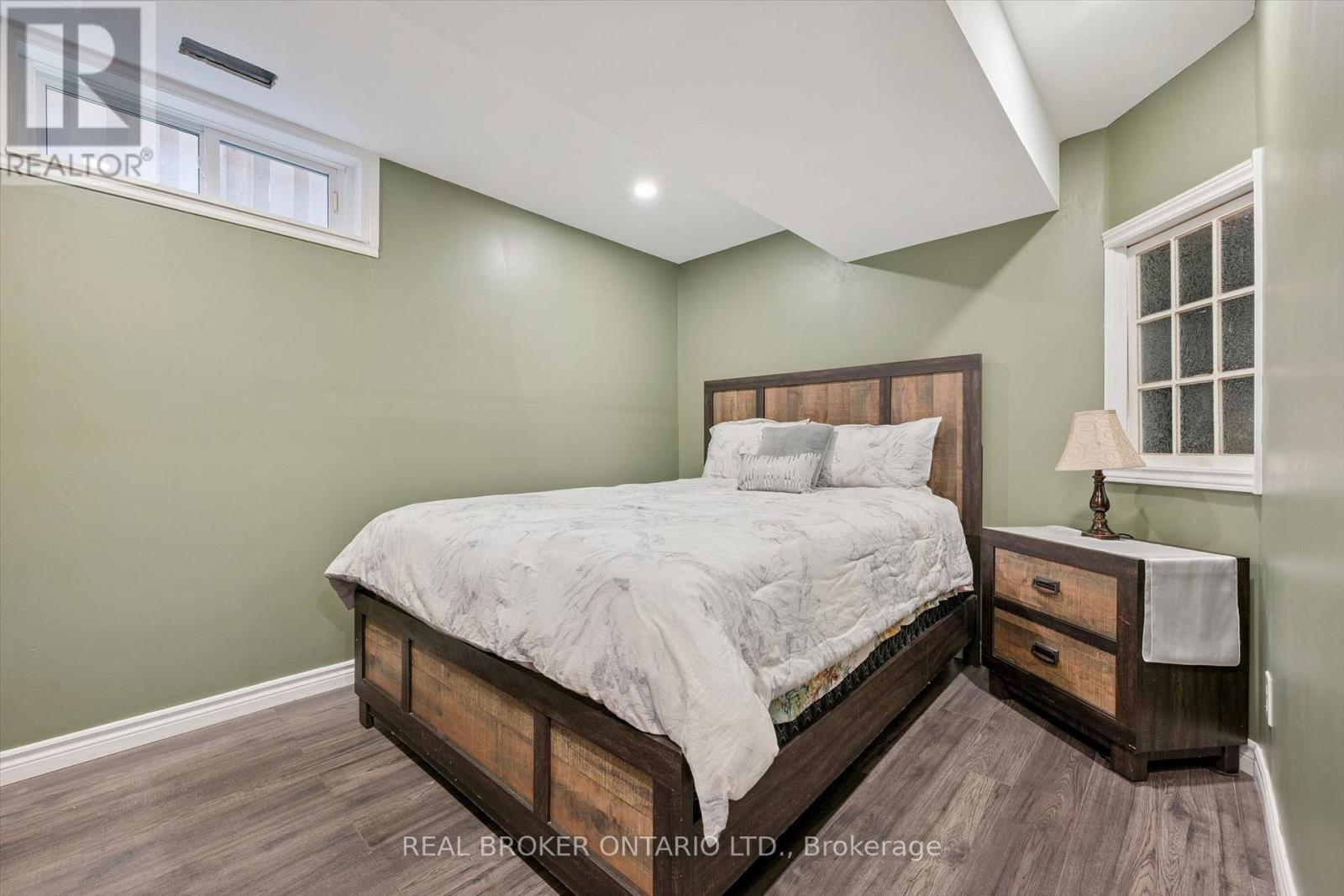 339 STRATHALLAN STREET - 21