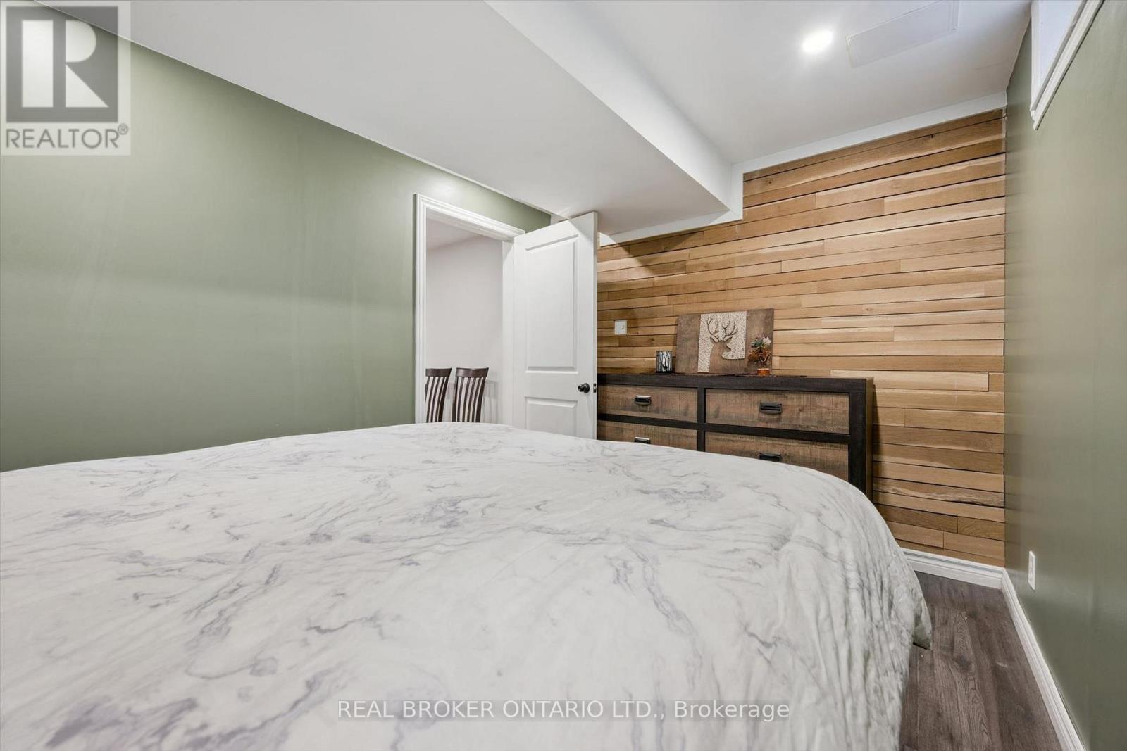 339 STRATHALLAN STREET - 22