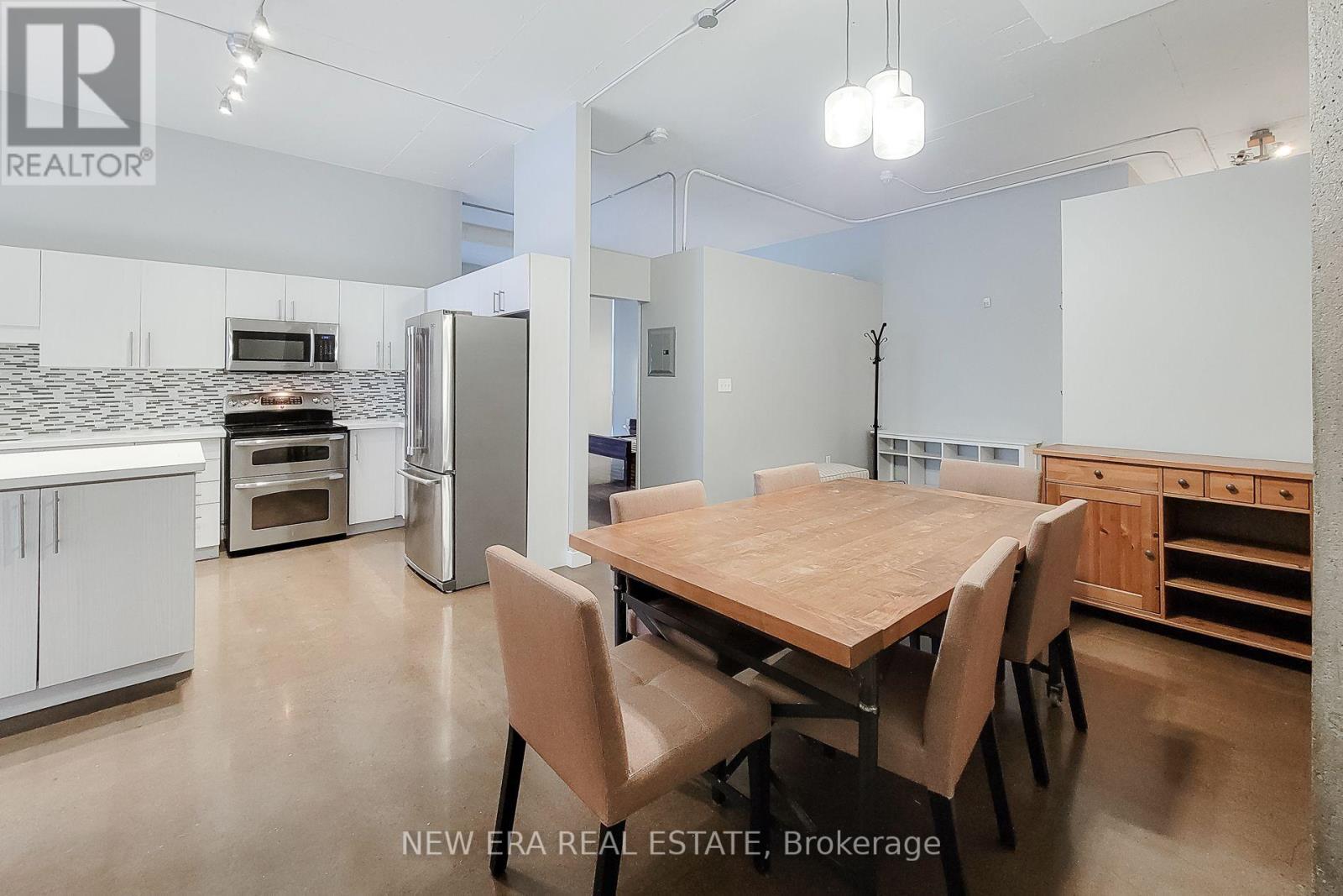 #414 66 BAY STREET S - 23