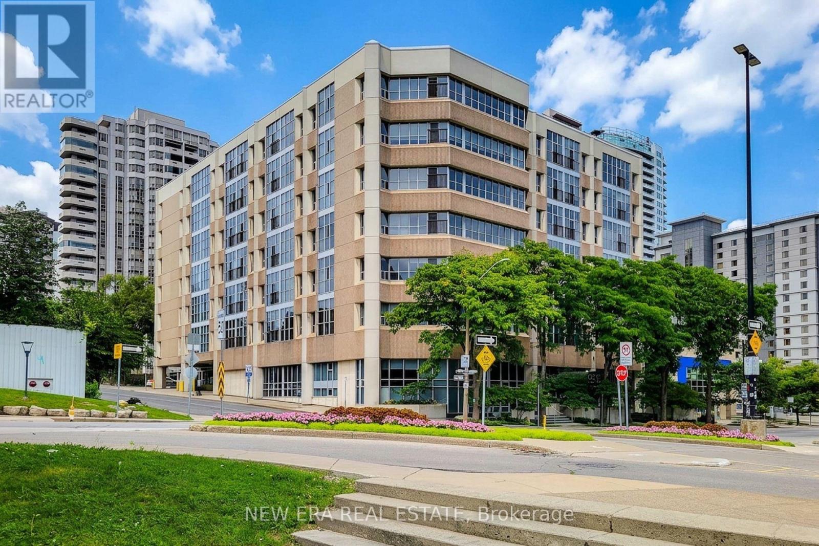 #414 66 BAY STREET S - 3