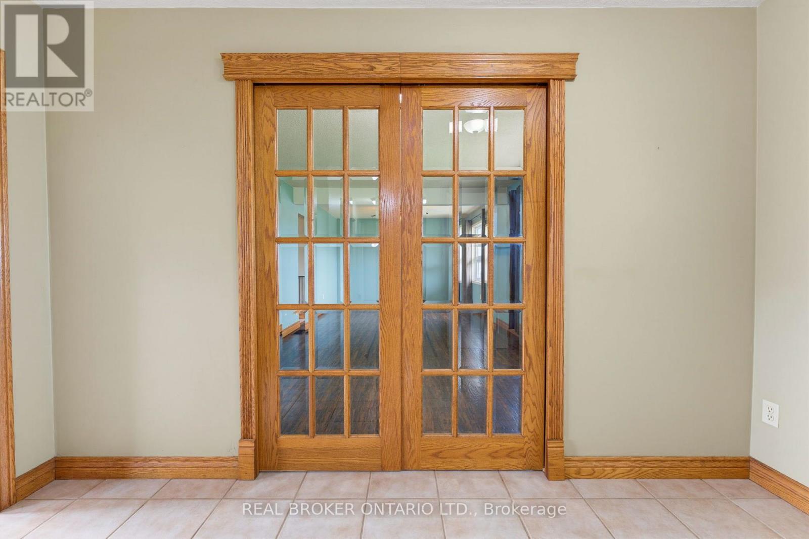 7877 CANBOROUGH ROAD - 8
