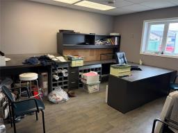 109 Industrial Drive, Brandon, MB R7A7S6 Photo 12