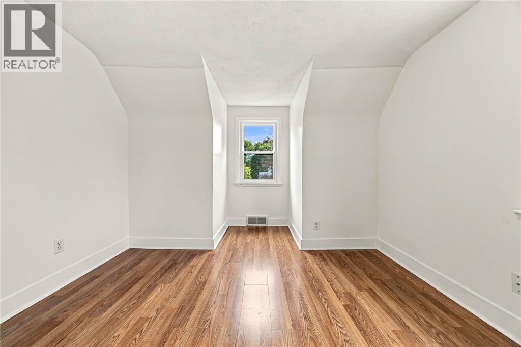 699 WILLIAM AVENUE - Image 26