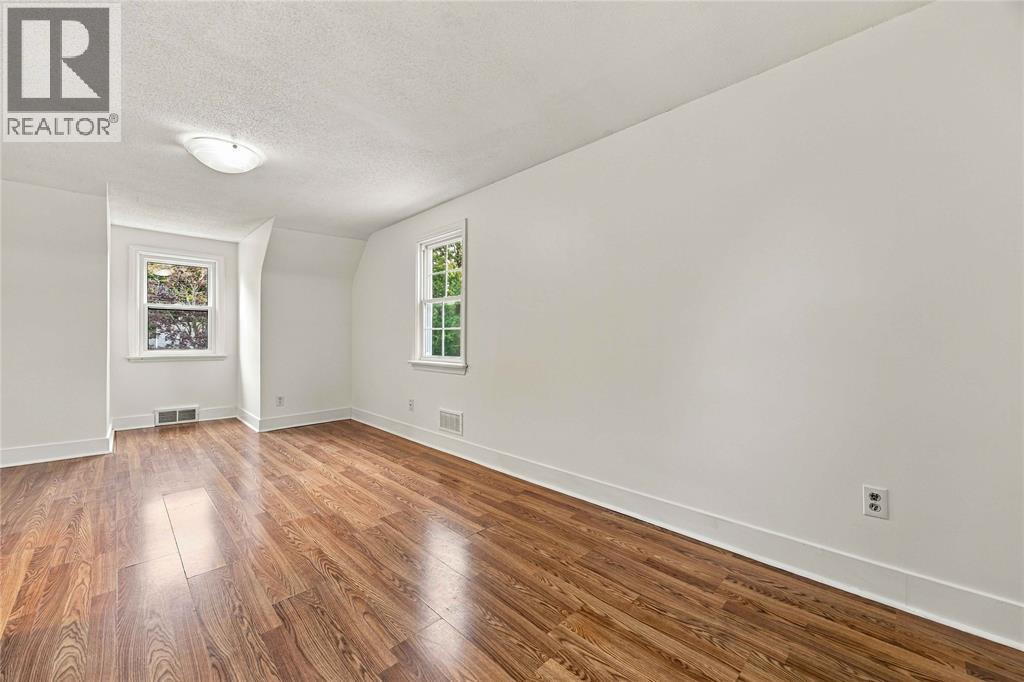 699 WILLIAM AVENUE - Image 28