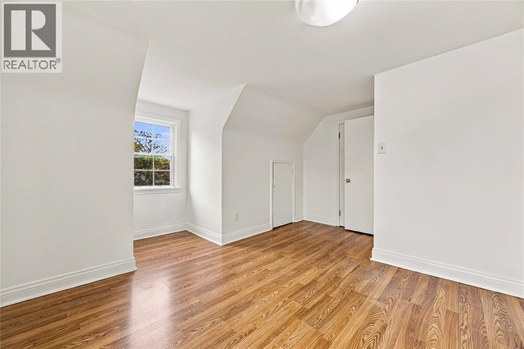 699 WILLIAM AVENUE - Image 33