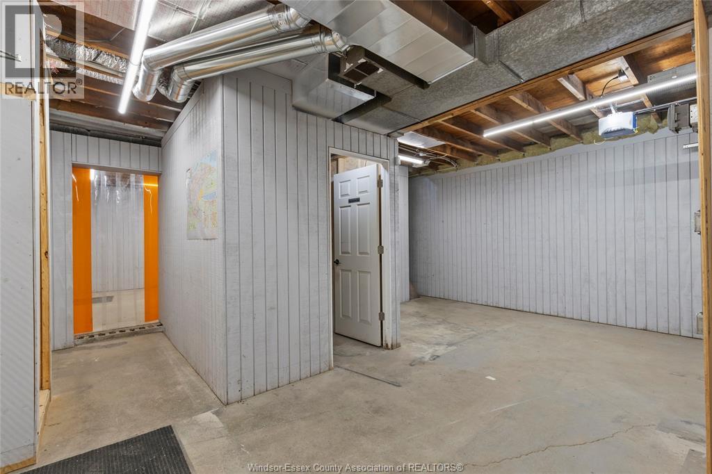 3603 WALKER, Windsor — photo 12