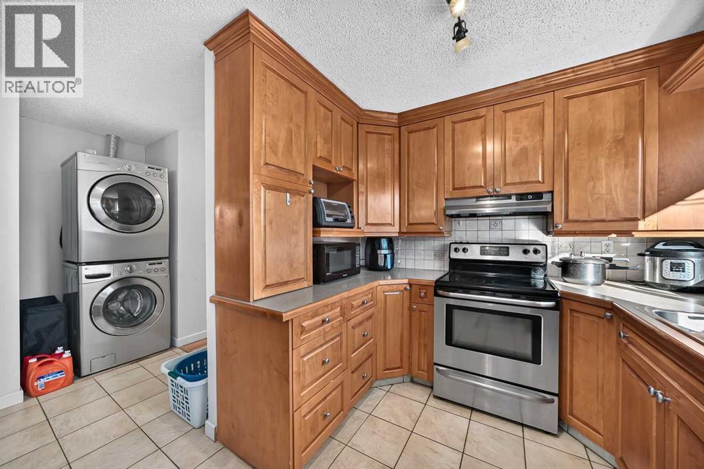 10647 Shillington Crescent SW, Calgary, Alberta, T2W0N8 — thumbnail 8