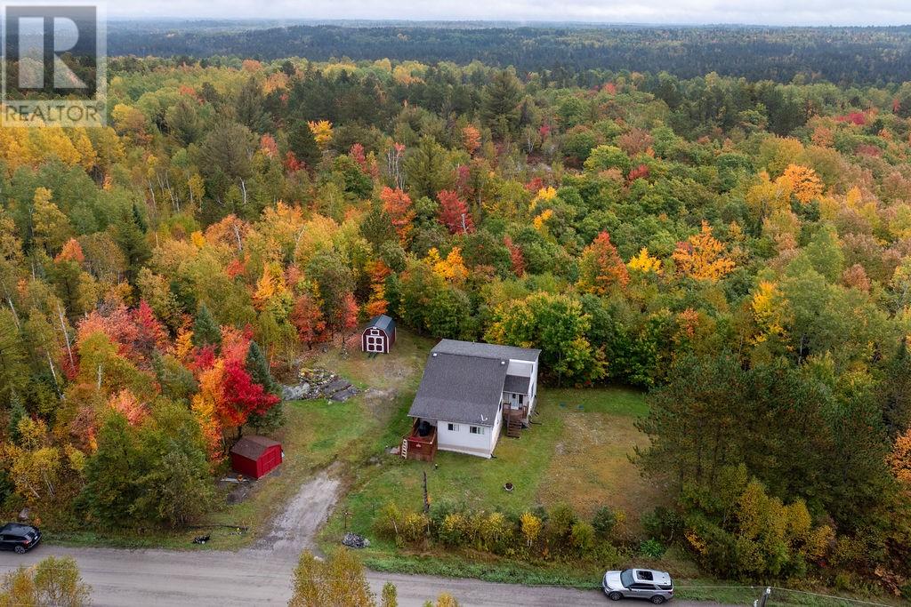 1085 St. Cloud Road, Wahnapitae