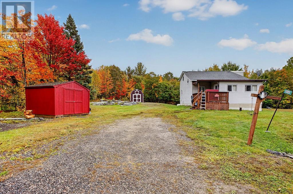 1085 St. Cloud Road, Wahnapitae — photo 2