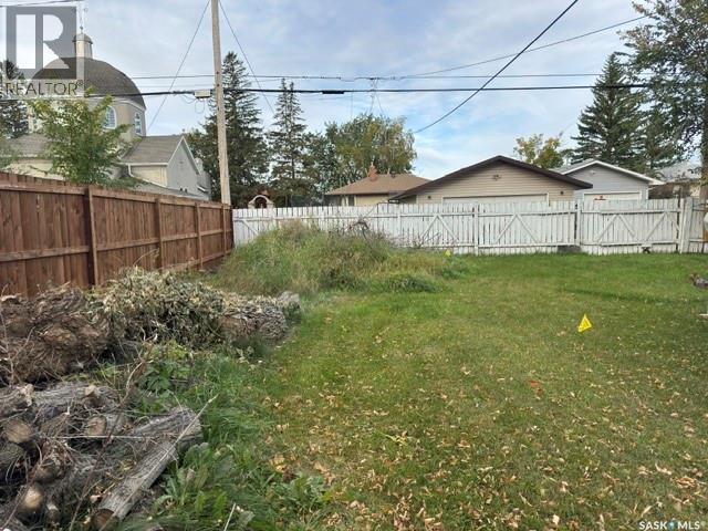 921 109th STREET, North Battleford — photo 3