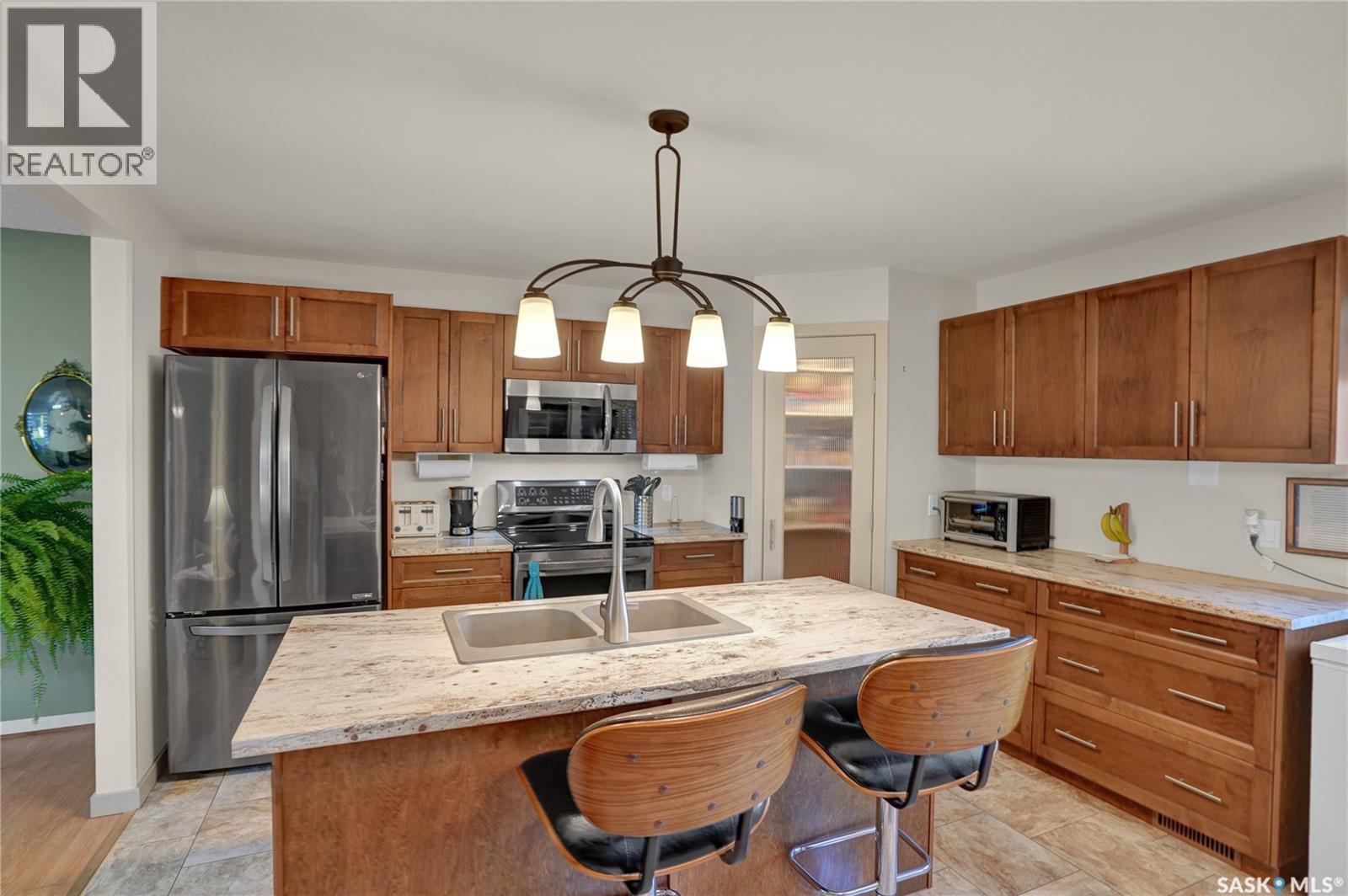 972 SIMCOE STREET - 11
