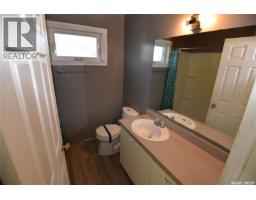 Family room - 302 Centre Street, Codette, SK S0P0P0 Photo 8