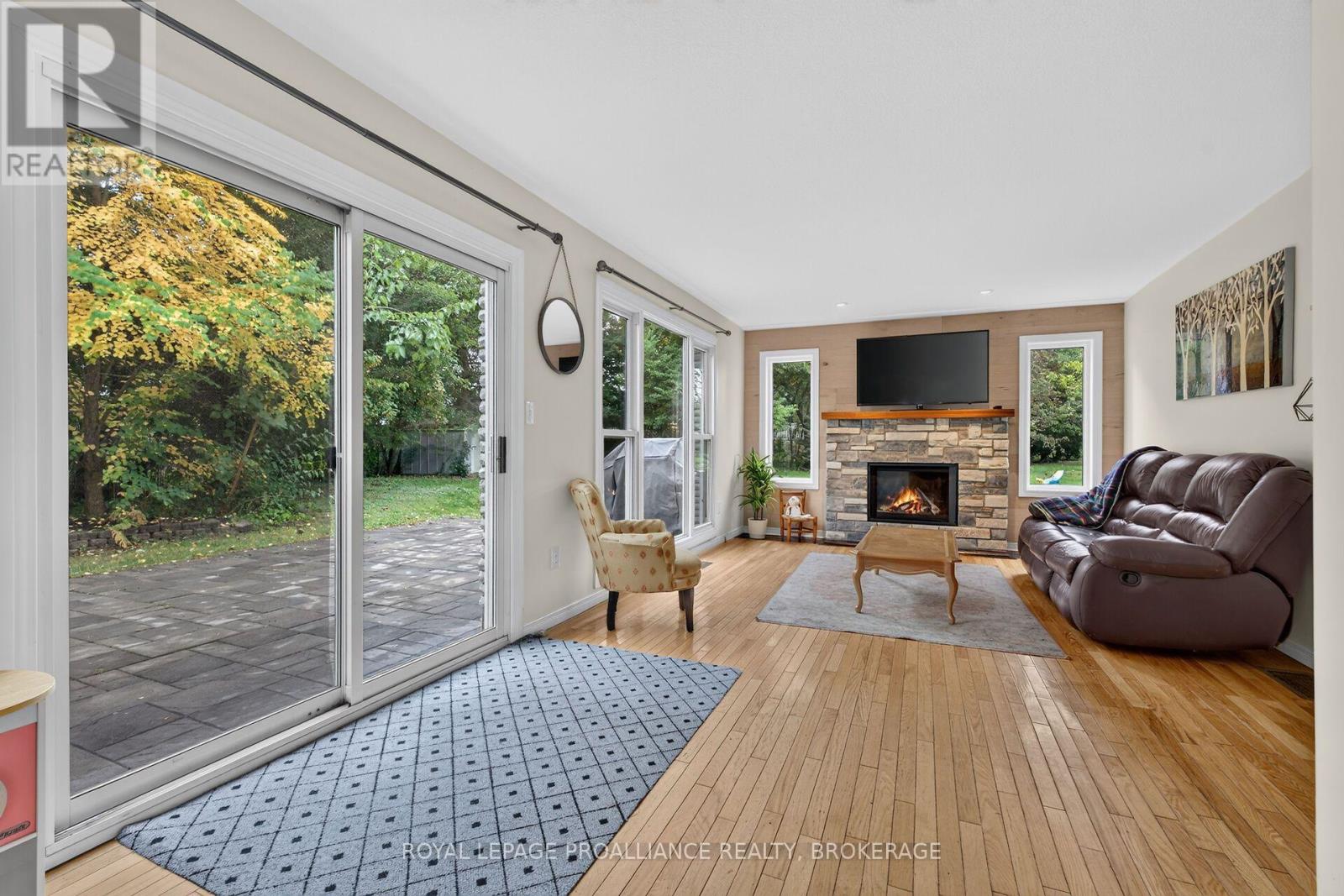 383 BERNICE DRIVE - Image 16