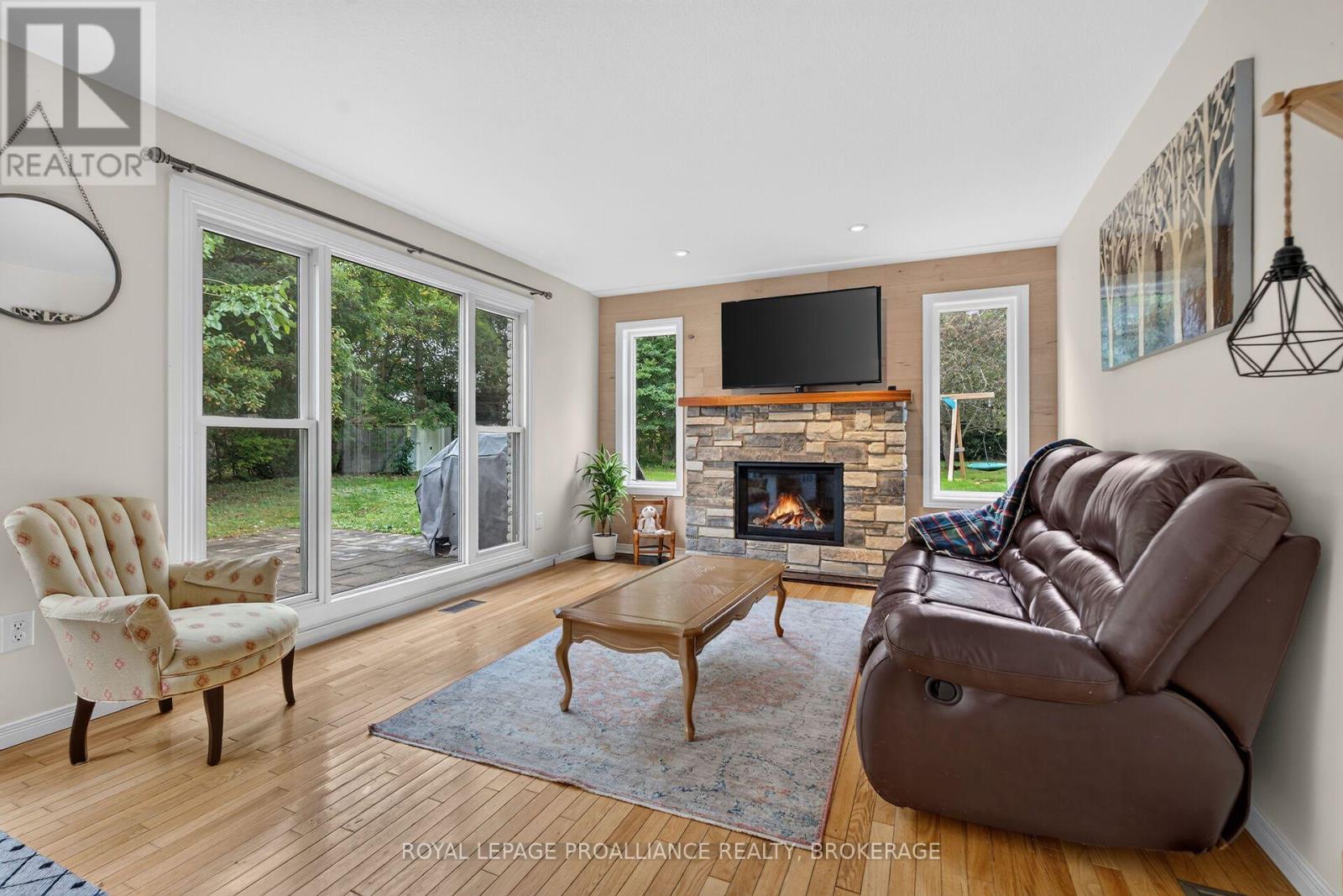 383 BERNICE DRIVE - Image 17