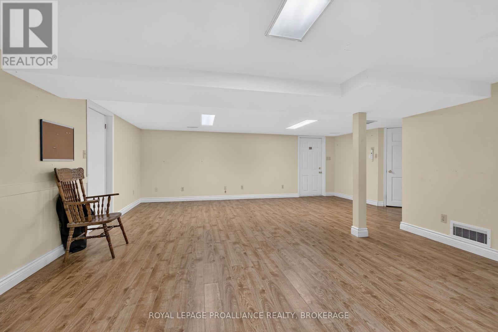383 BERNICE DRIVE - Image 32