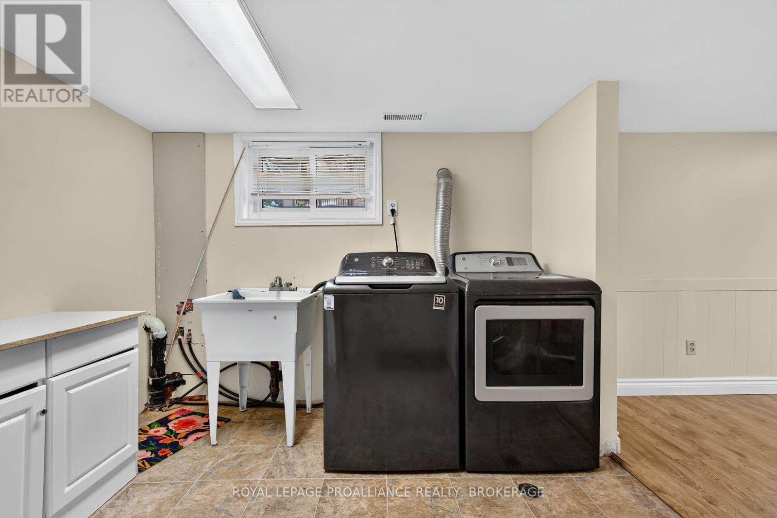 383 BERNICE DRIVE - Image 33