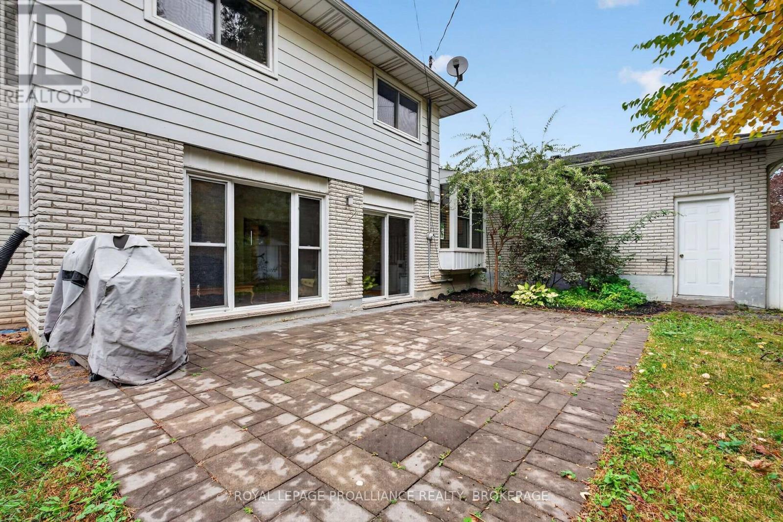 383 BERNICE DRIVE - Image 35