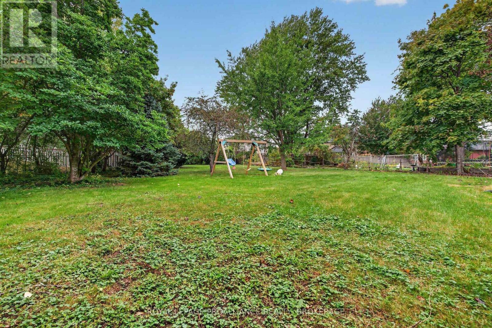 383 BERNICE DRIVE - Image 36