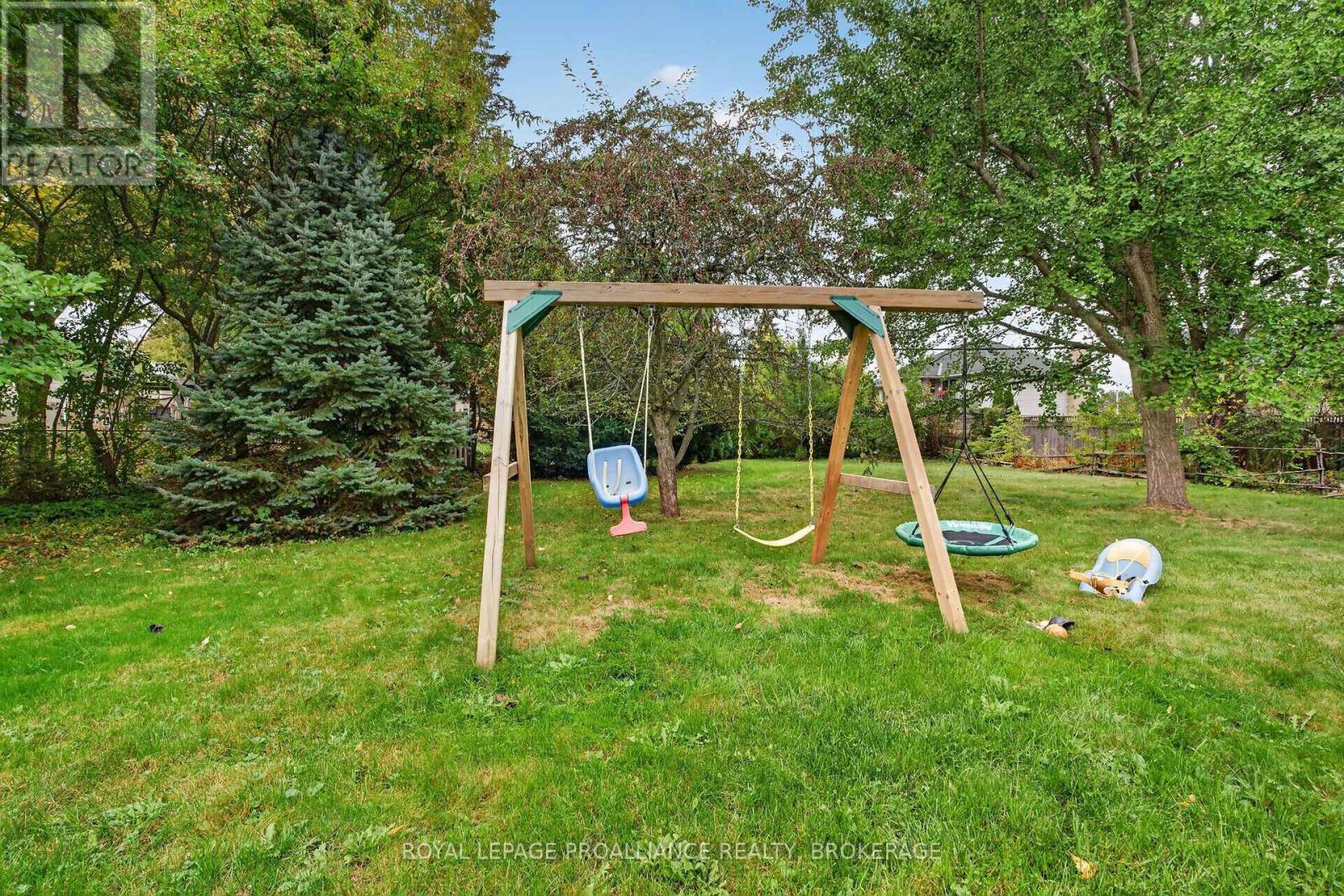 383 BERNICE DRIVE - Image 39
