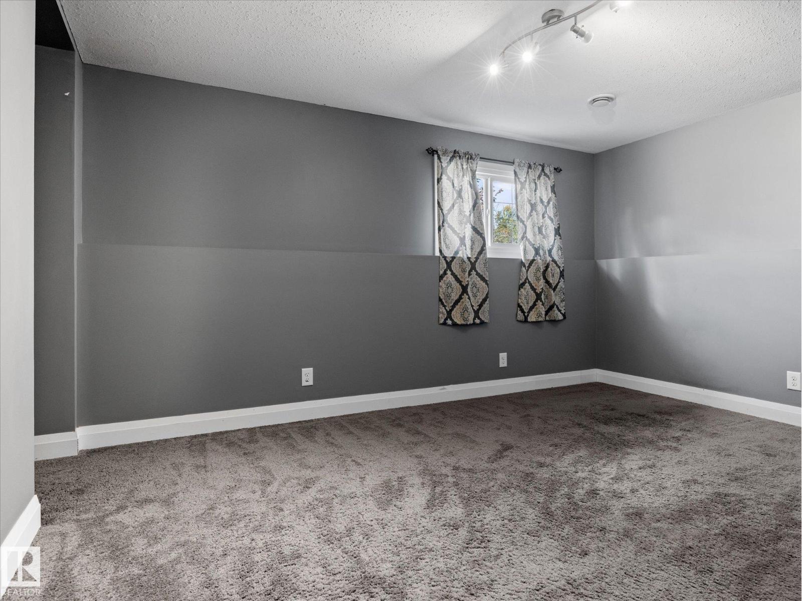 21 SPRUCE MEADOW LN - 24