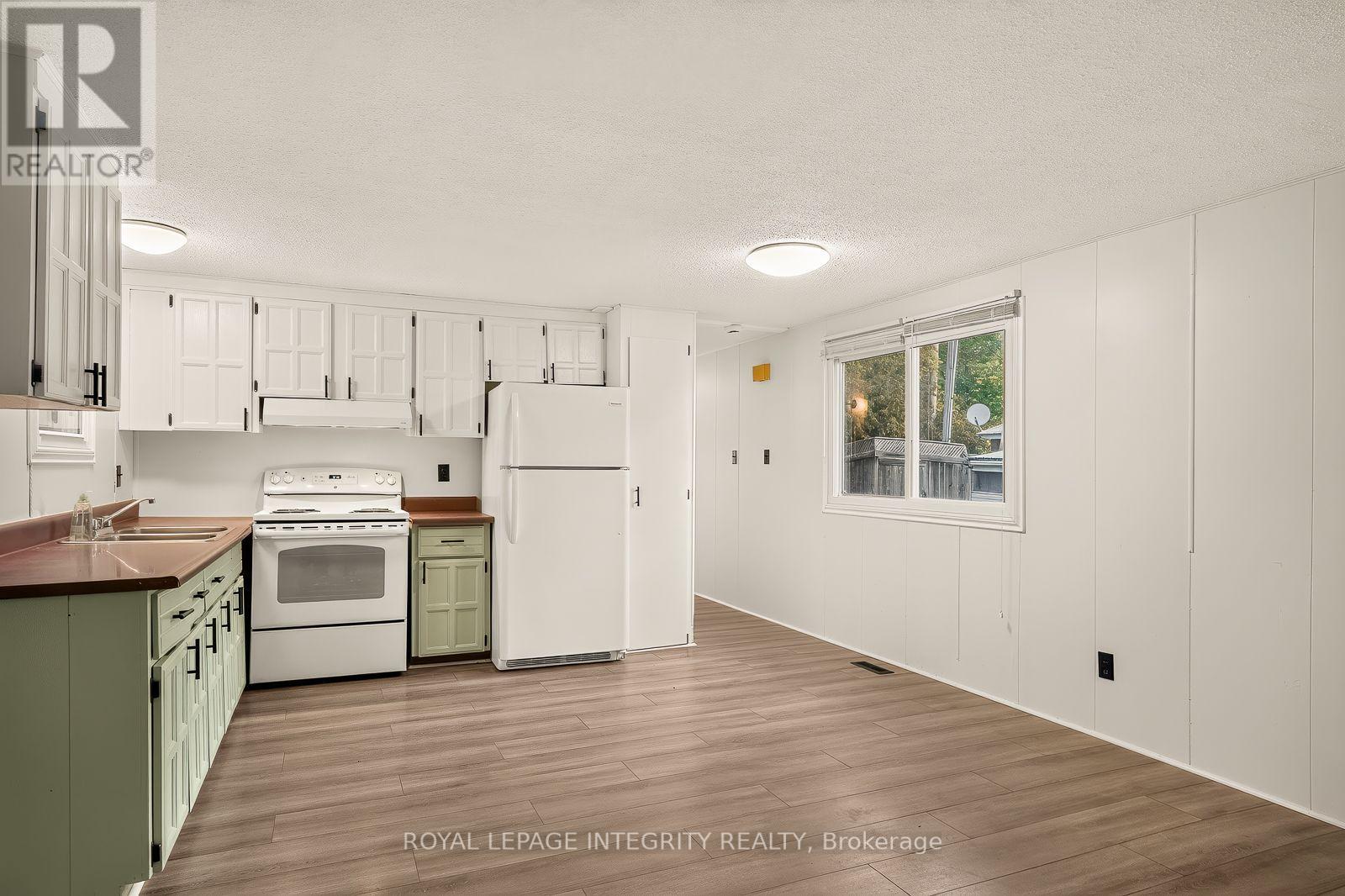 #32 7481 MITCH OWENS ROAD - Image 17