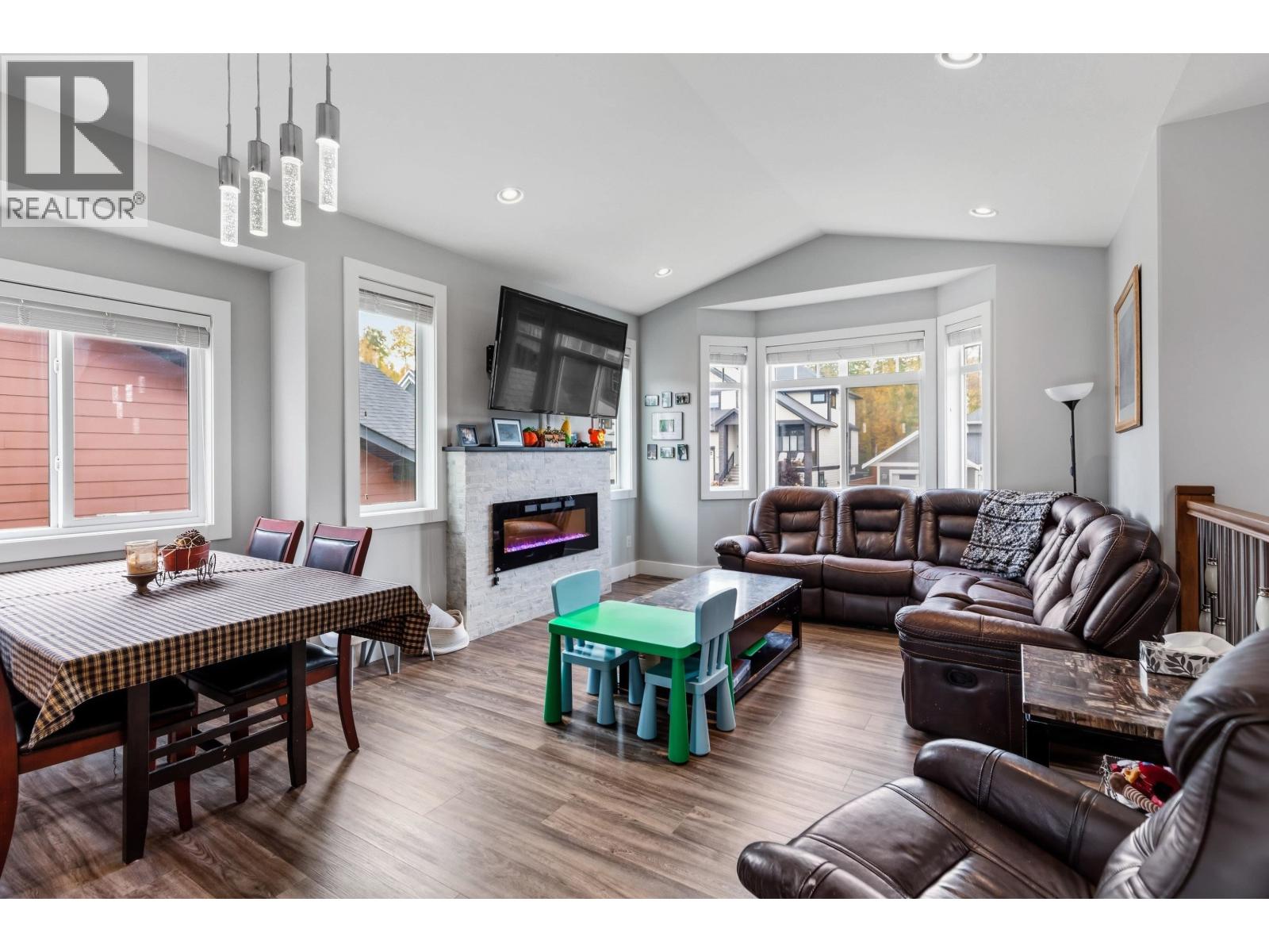 3909 BARNES DRIVE - 9