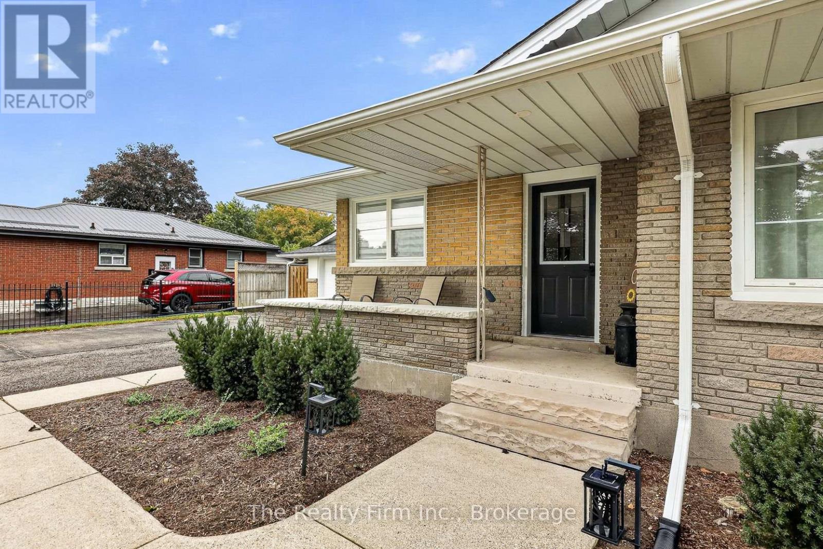 845 SLOANE STREET, Woodstock (Woodstock - North) — photo 6