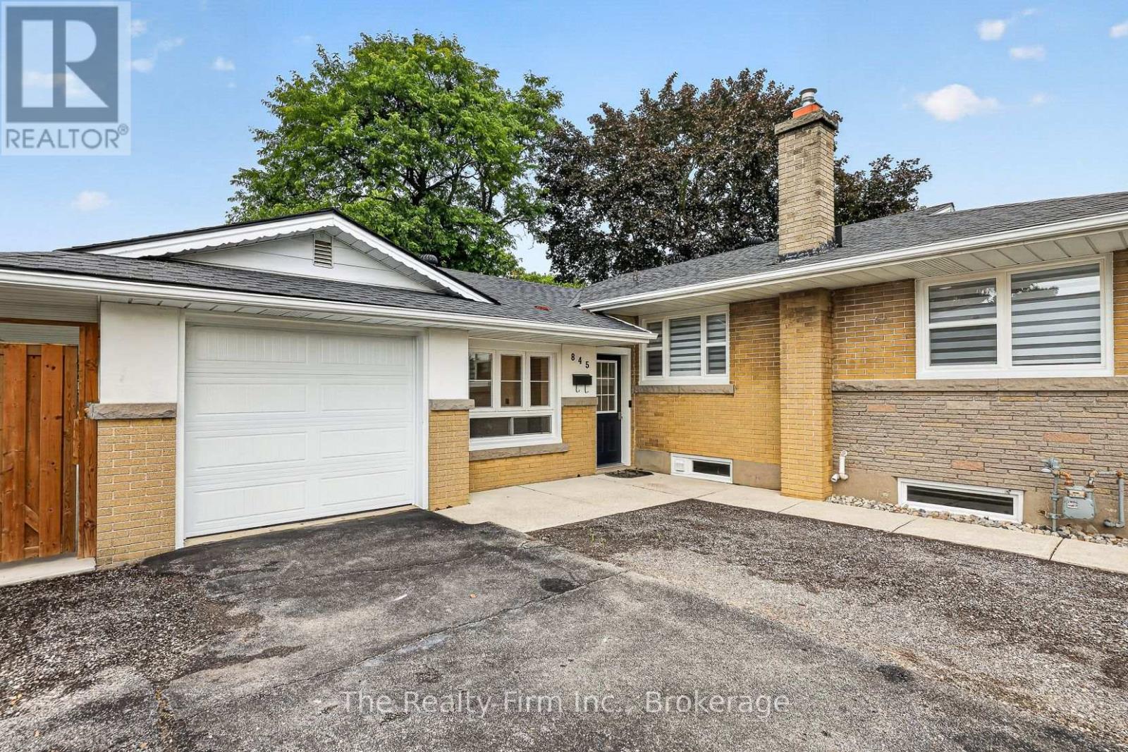 845 SLOANE STREET, Woodstock (Woodstock - North) — photo 7