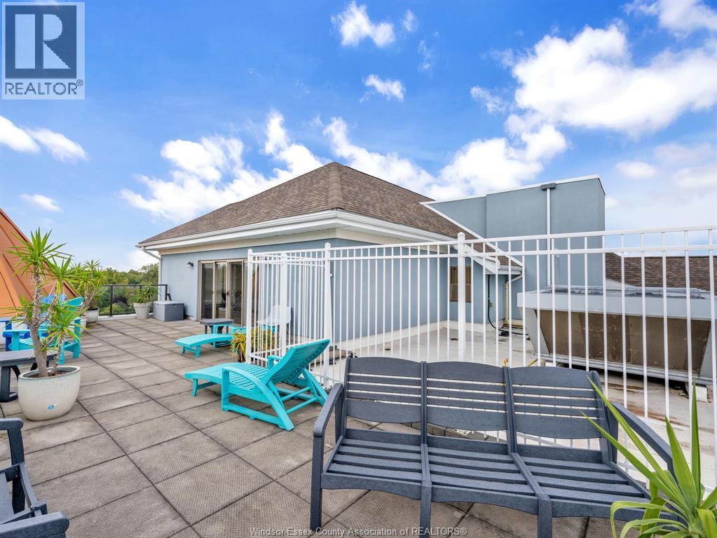 #205 6 PARK - 33