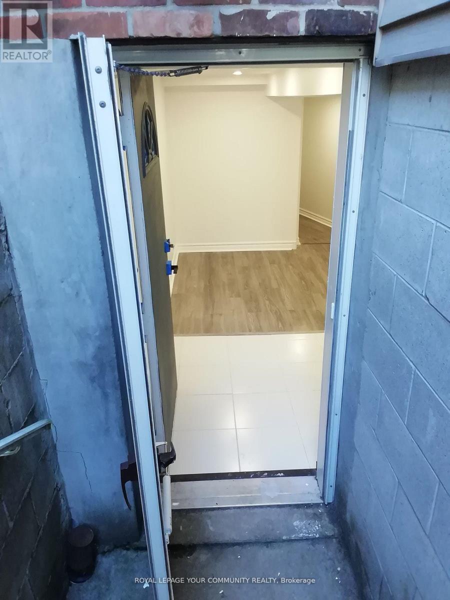 LOWER - 10 ULSTER STREET, Toronto (University) — photo 4
